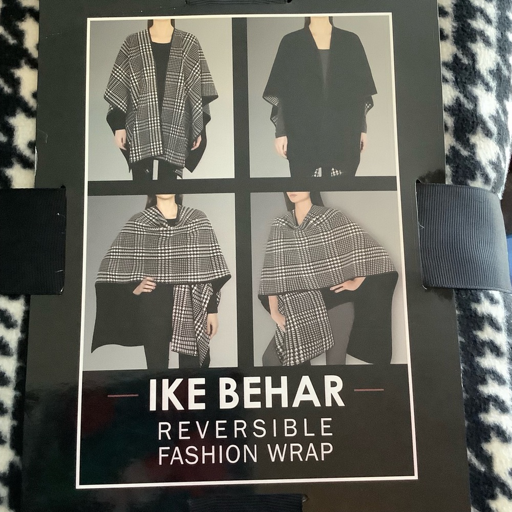 Ike Behar Fashion Wrap REVERSIBLE Black & White Houndstooth One Size NWT